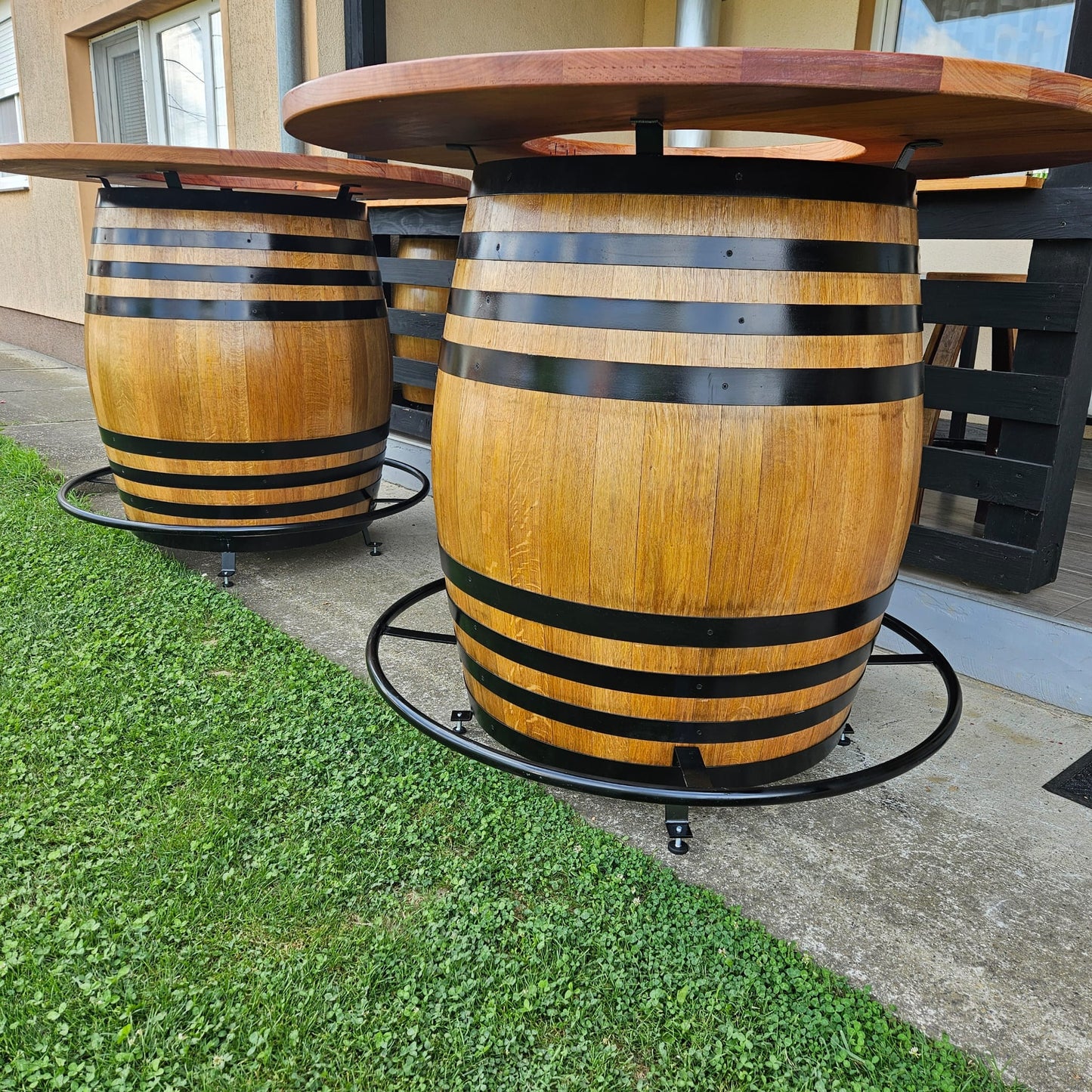 Veliki barski stol od bačve s prstenom za noge 500 l