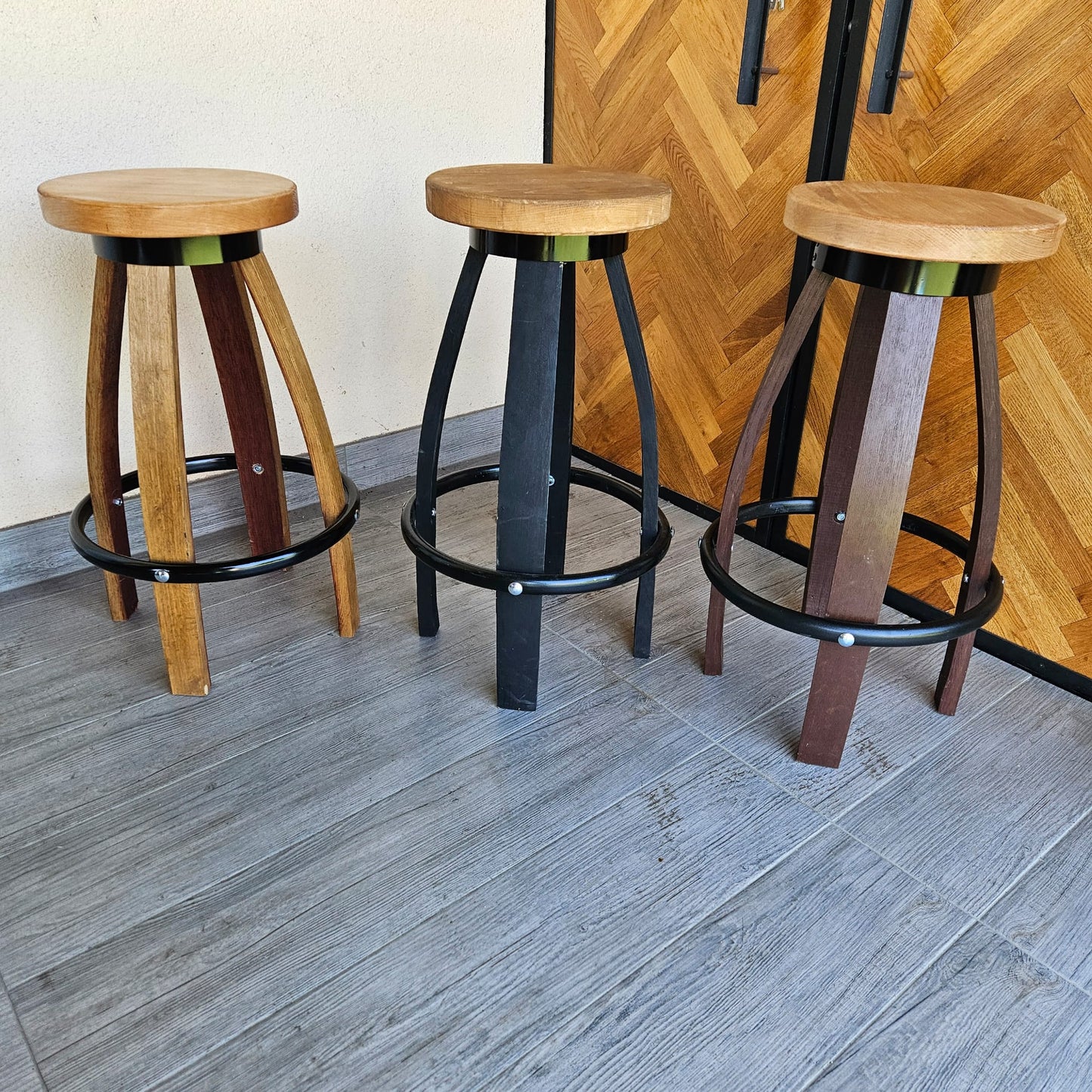 Barske stolice od bačve u natur, crnoj i smeđoj boji