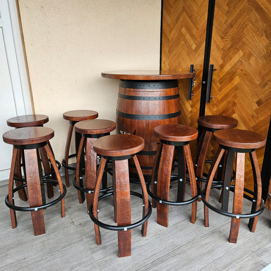 Smeđe barske stolice od bačve