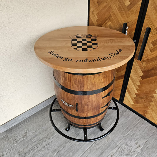 Smeđi barski stol od bačve sa kontrastnom bojom ploče