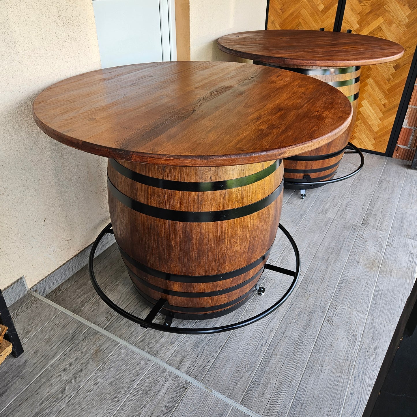 Veliki barski stol od bačve s prstenom za noge 500 l