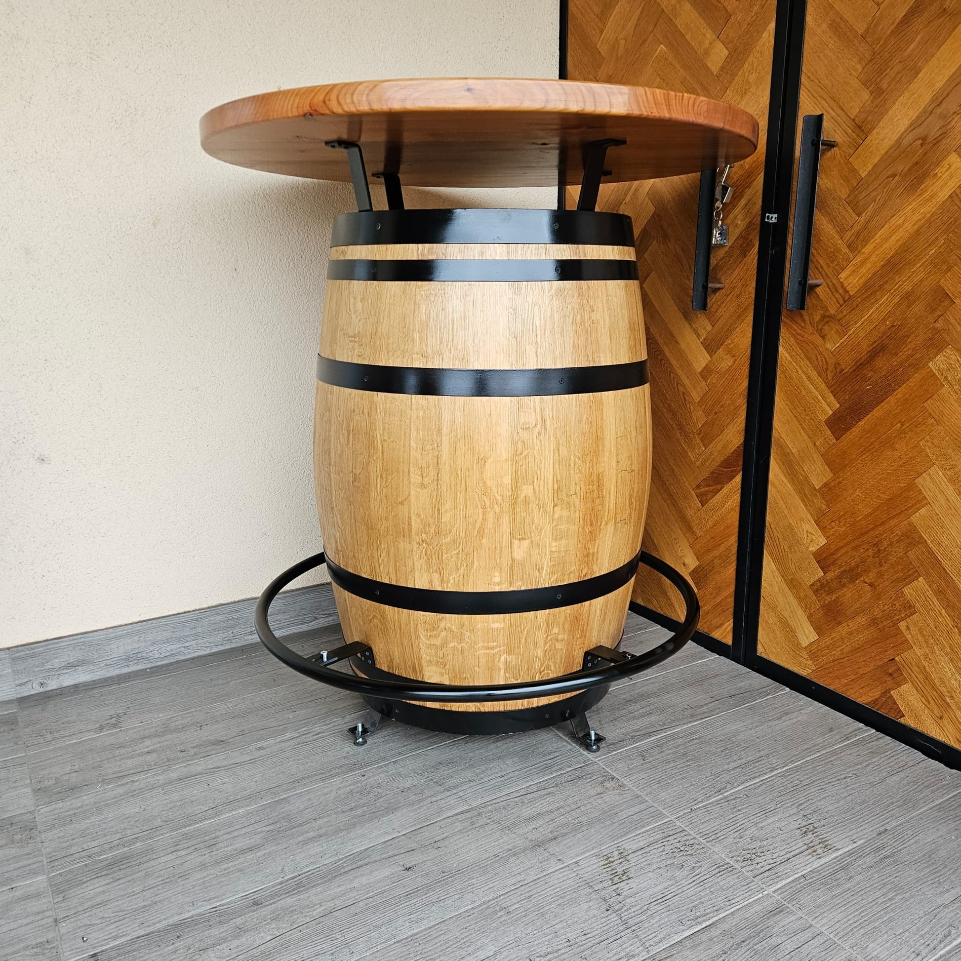 Stol od bačve s povišenom pločom u natur boji