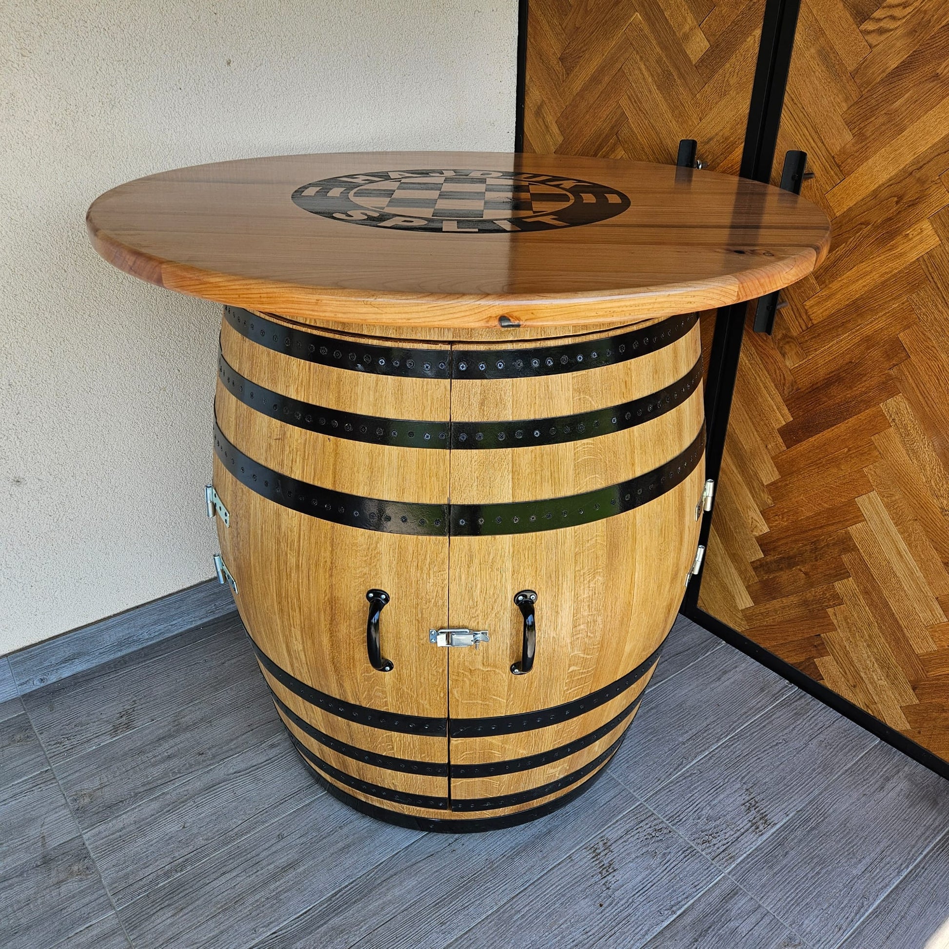 Veliki barski stol od bačve natur boje